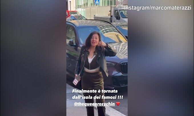 Marco Materazzi prende in giro Rosy Chin: "É finita l'Isola dei Famosi..."