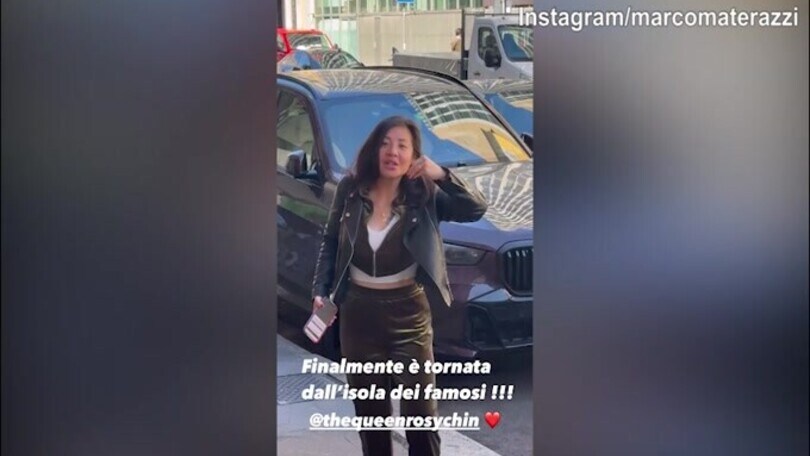 Marco Materazzi prende in giro Rosy Chin: "É finita l'Isola dei Famosi..."