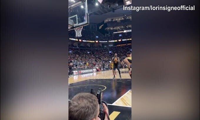 Nba, c'è anche Insigne per lo sbarco a Toronto di "King James"