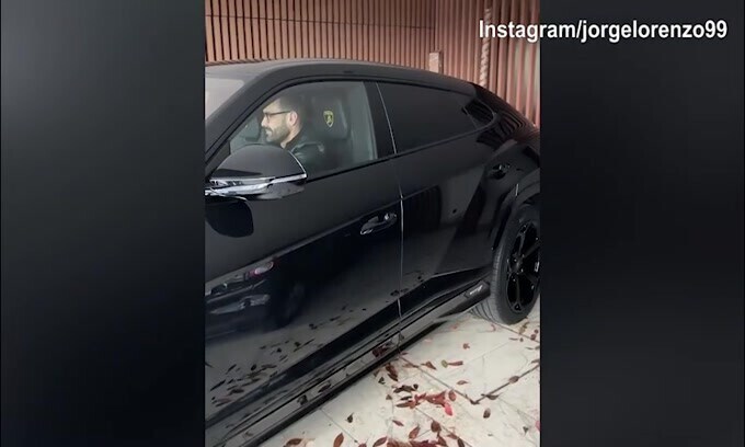 L'ultimo acquisto di Lorenzo è incredibile: ecco la nuova Lamborghini