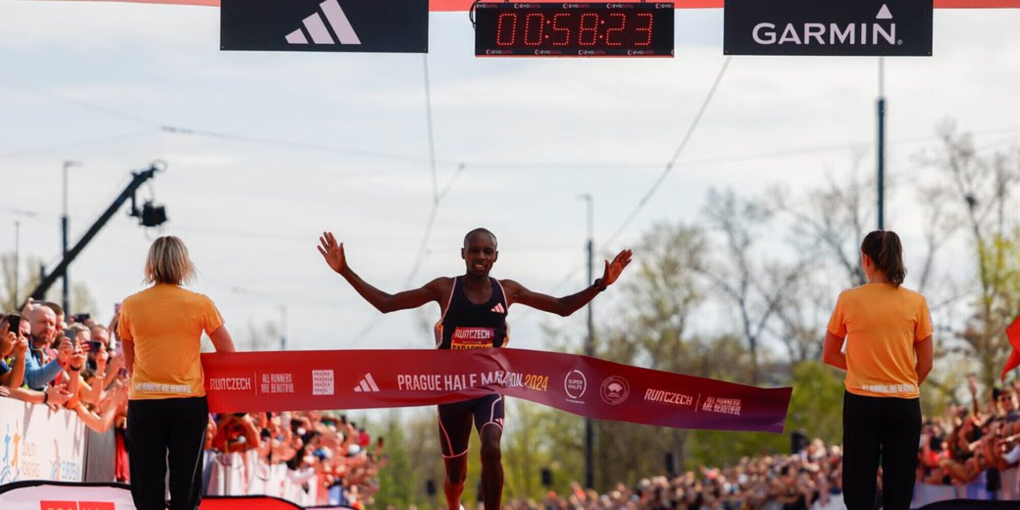 Il keniano Sawe firma la vittoria con record di gara alla Mezza maratona di Praga