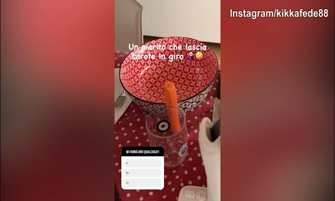 Una carota in giro, un messaggio di Giunta alla moglie?