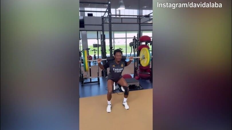 Real Madrid, Alaba si allena in palestra dopo la rottura del crociato
