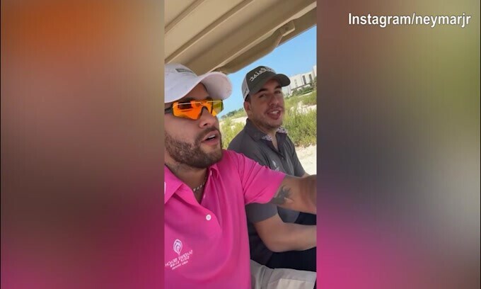 Arabia Saudita, Neymar si dedica al Golf