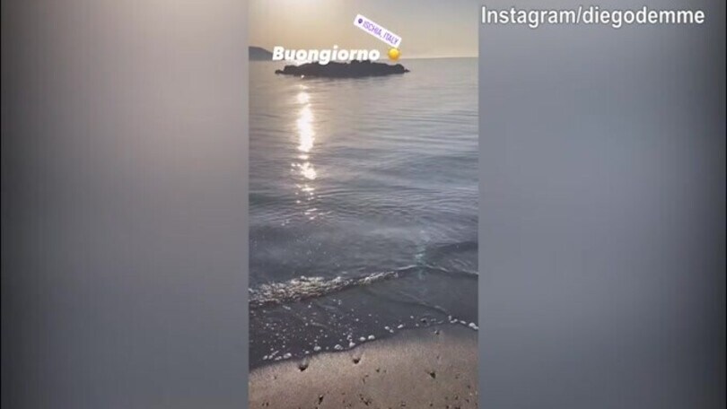 Napoli, Demme fuori rosa: il giocatore si rilassa in spiaggia ad Ischia