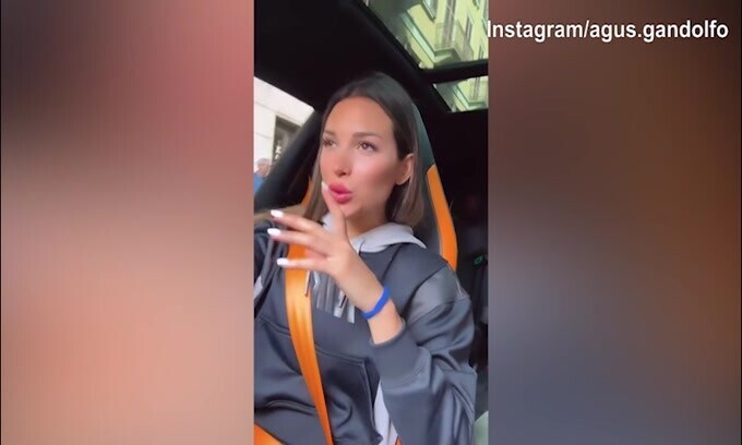 Agustina Gandolfo rivela: "Ecco perchè non parlo italiano sui social..."