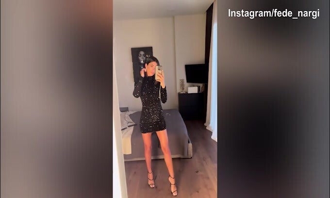 Social in tilt per l'abito serale di Federica Nargi