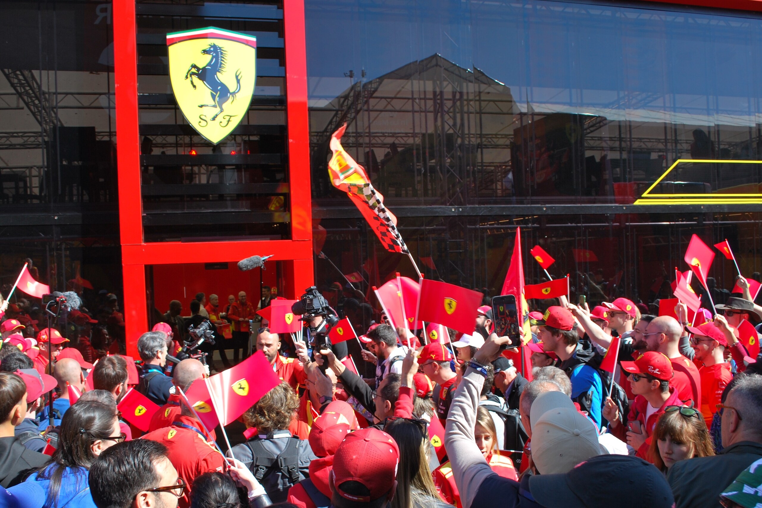 Imola, la passione dei tifosi per la gara italiana del WEC