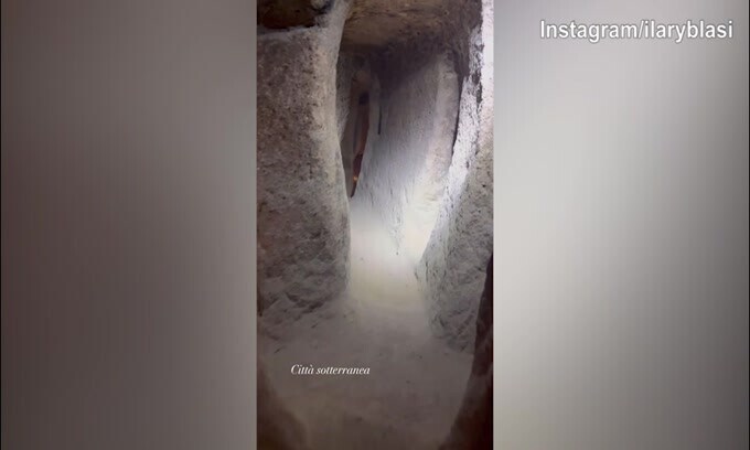 Ilary Blasi, la visita alla regione sotterranea di Cappadocia