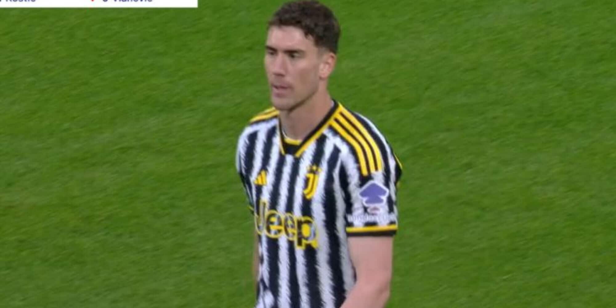 Vlahovic, rabbia per la sostituzione e allarme Juve: ghiaccio dopo il cambio