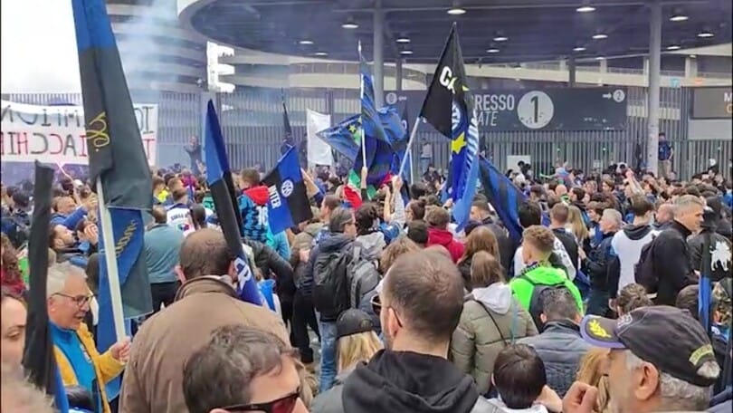 Inter, i tifosi attendono la grande festa