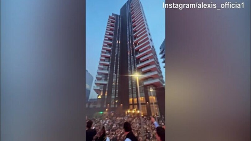 Inter, delirio sotto la sede del club!