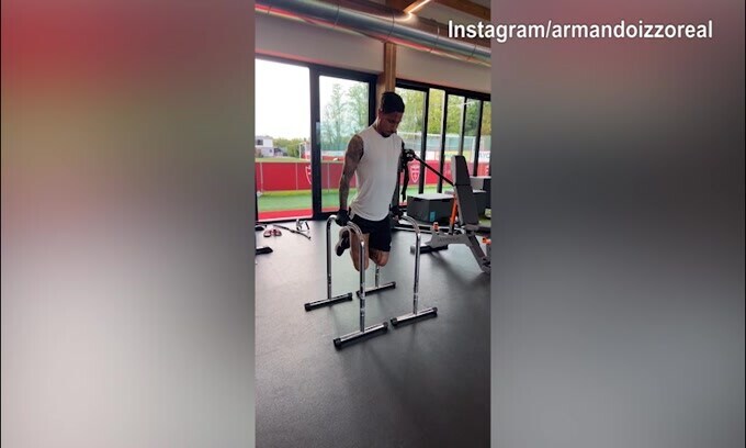 Armando Izzo lavora in palestra: eccolo all'opera