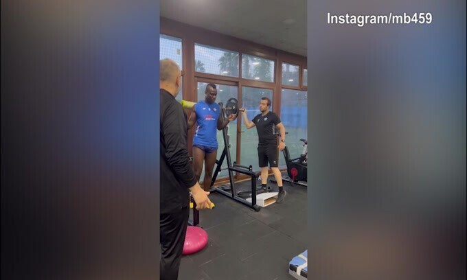 Tanto lavoro in palestra per Mario Balotelli