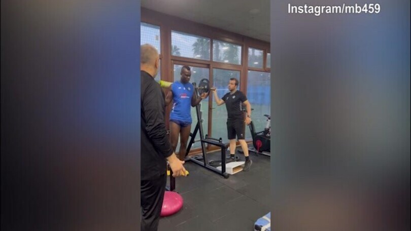 Tanto lavoro in palestra per Mario Balotelli