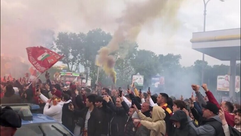 Roma, che entusiasmo intorno al pullman