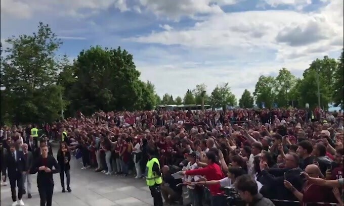 Torino, l'arrivo della squadra e di Cairo a Superga