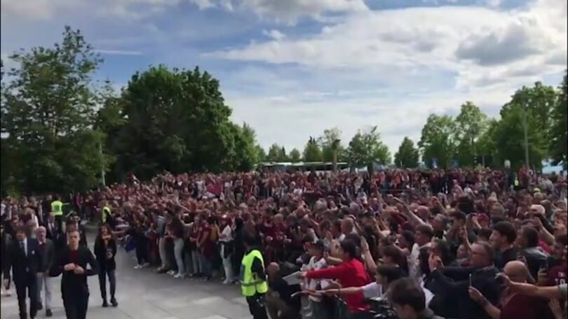 Torino, l'arrivo della squadra e di Cairo a Superga