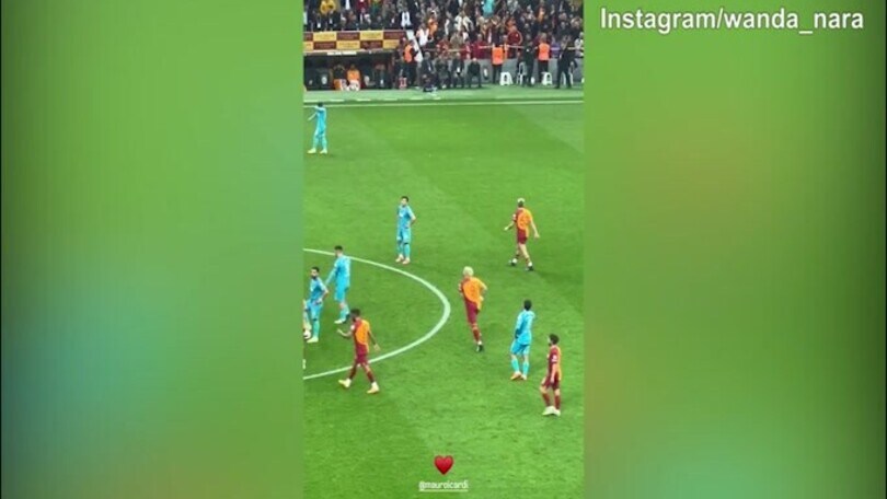 Icardi gol con il Gala, l'attaccante manda un bacio in tribuna a Wanda
