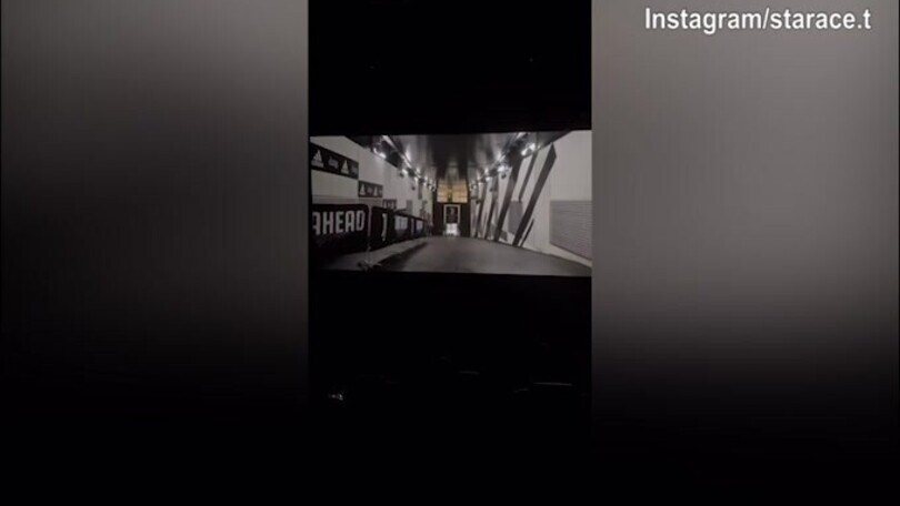 Film Scudetto Napoli, Starace canta "la capolista se ne va..." lasciando lo Stadium