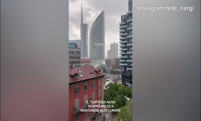 Federica Nargi ironizza sul maltempo: "Aiuta molto l'umore..."