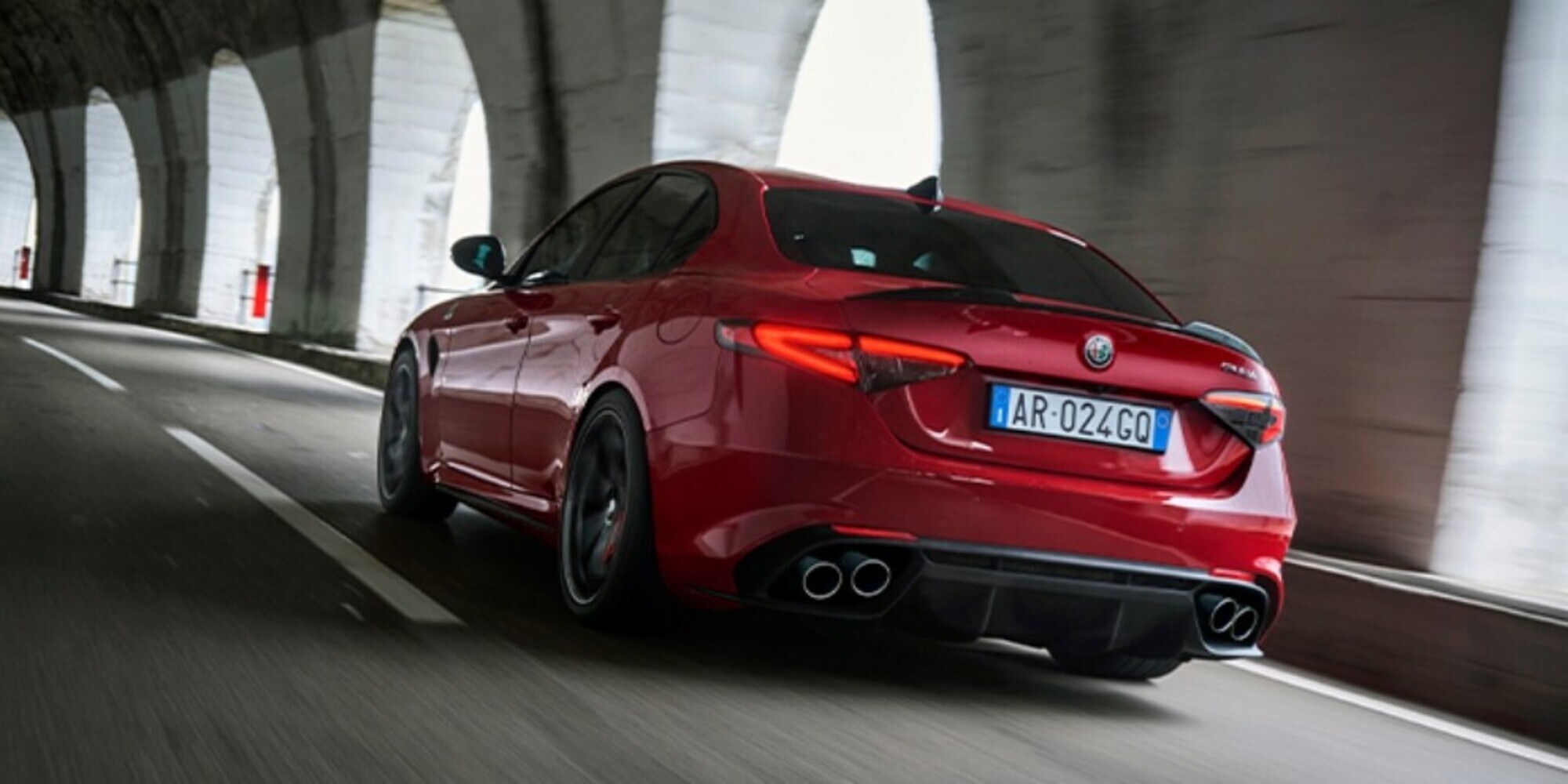 Quasta Alfa Romeo Giulia Quadrifoglio costa davvero pochissimo: c'è un motivo