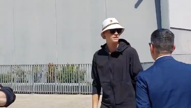 Jannik Sinner arriva al J Medical insieme al preparatore atletico