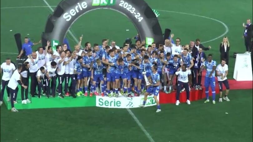 Como, premiazione in campo e grande festa in città