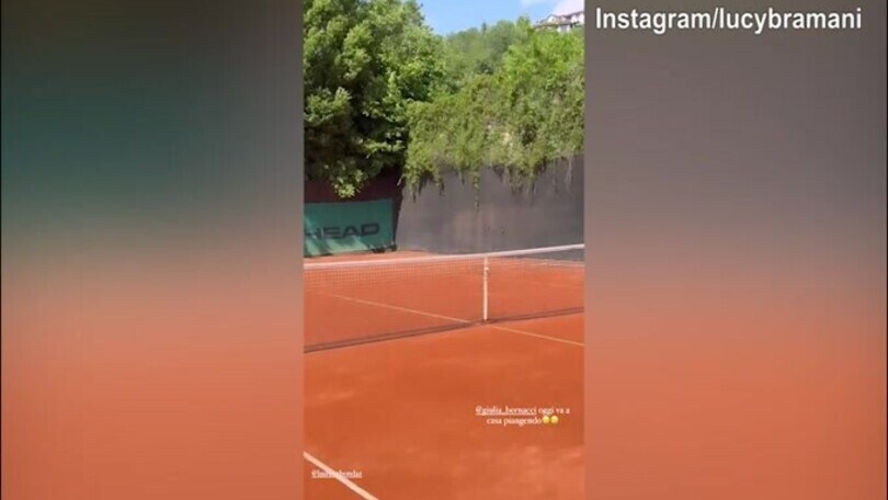 Sconfitta a tennis per lady Fagioli, Lucia Bramini la prende in giro...