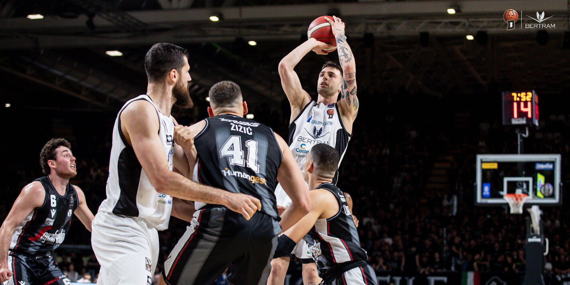 Il Derthona tiene testa alla Virtus, che nel secondo tempo allunga e vince Gara 1