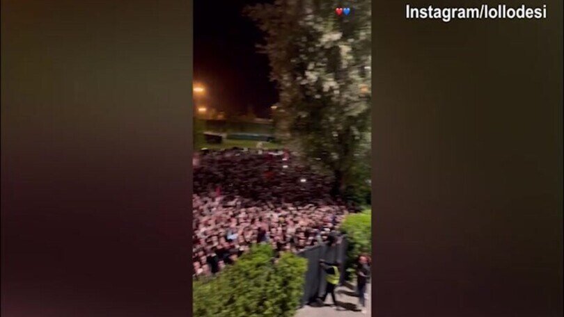 Il Bologna torna a casa: delirio tra i tifosi a Casteldebole