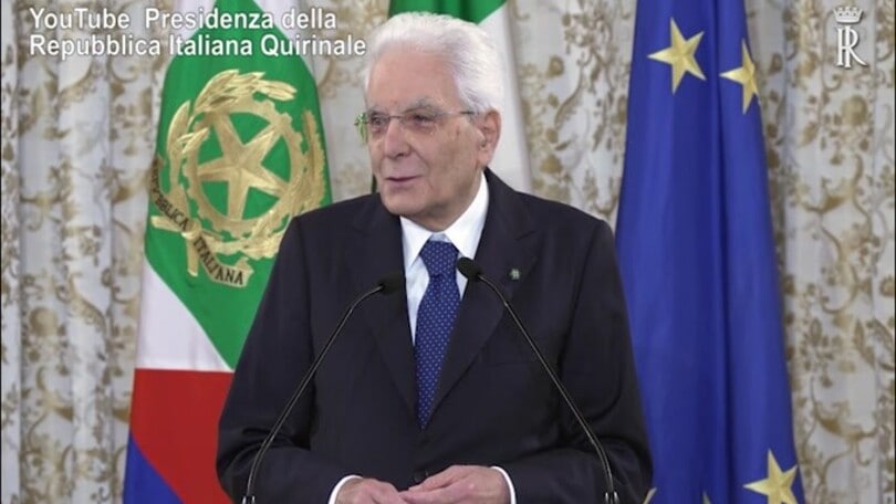 Mattarella rivolge un pensiero agli arbitri: "Siete un parafulmine come me"