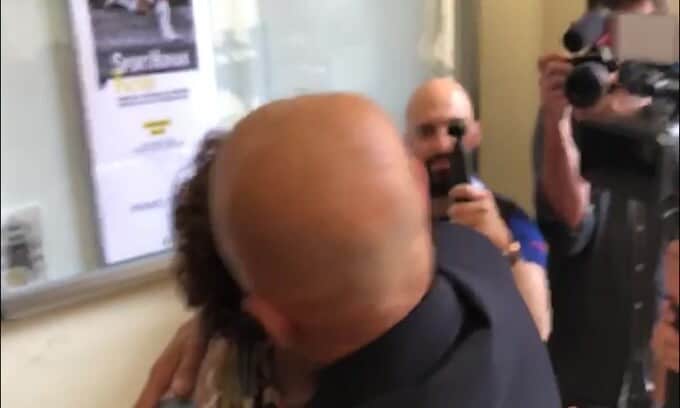 Il bellissimo gesto di Spalletti: abbraccia la giornalista dopo l'incomprensione