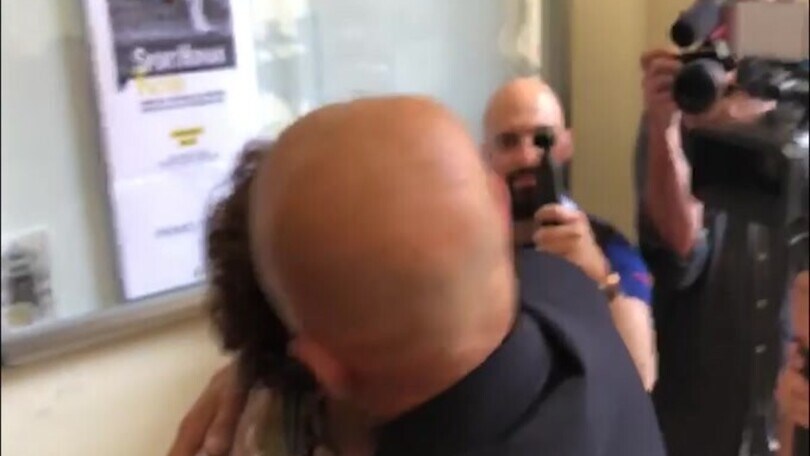 Il bellissimo gesto di Spalletti: abbraccia la giornalista dopo l'incomprensione
