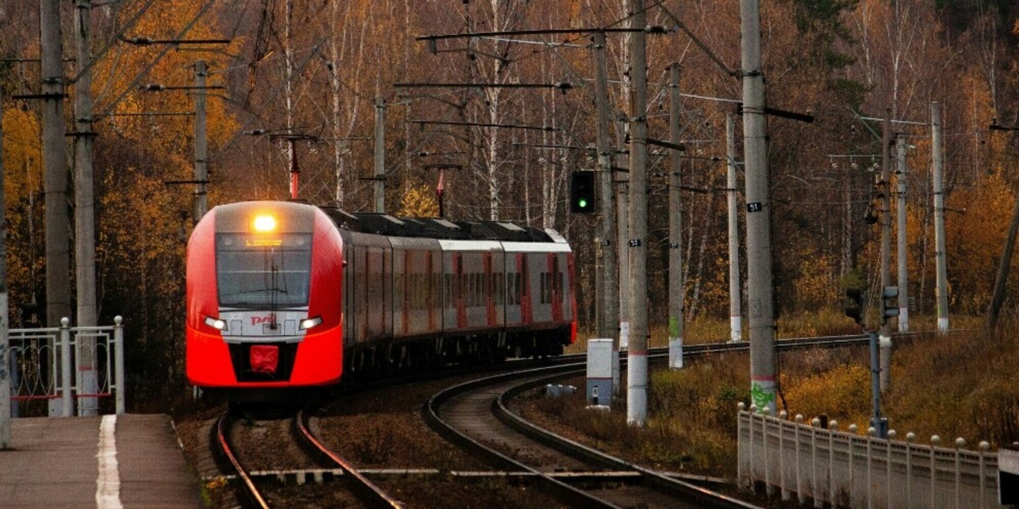 Attimi di panico ad Alba: incidente fra treno e auto sulle rotaie