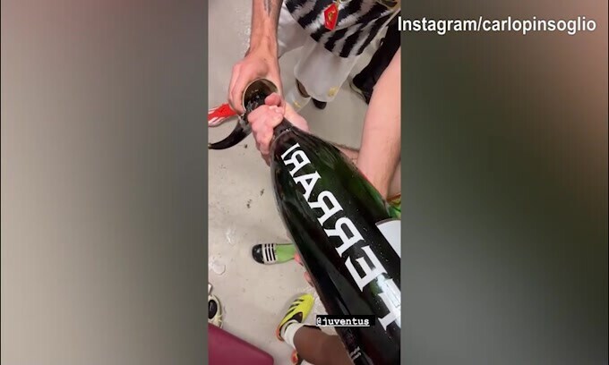 Coppa Italia Juve, Pinsoglio show tra canti e Champagne