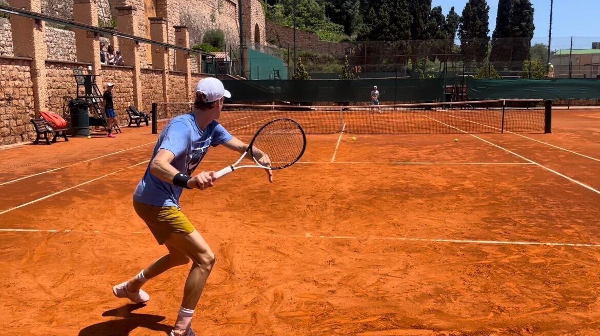 Sinner, allenamento senza paura: guardate come picchia!