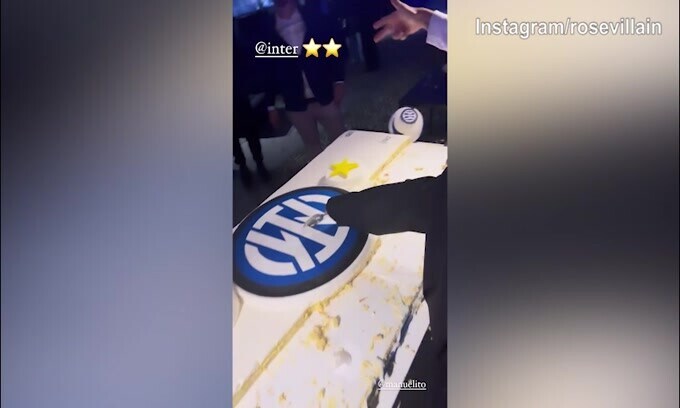 Festa Inter al Castello Sforzesco: il taglio della torta è di...Rose Villain