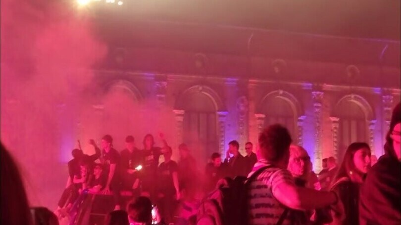 Bologna, festa clamorosa per la Champions: pullman scoperto per il centro
