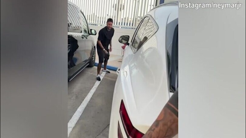 Neymar "vendicativo": il brasiliano squarcia le gomme ad un compagno
