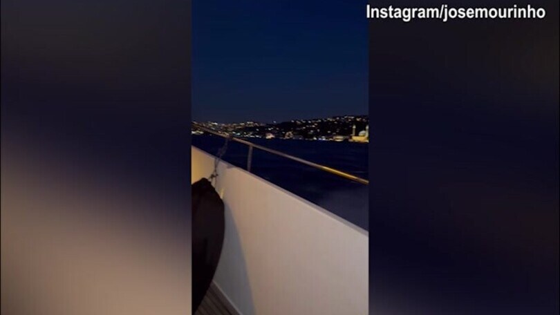 Fenerbahce, Mourinho attraversa il Bosforo dopo la presentazione