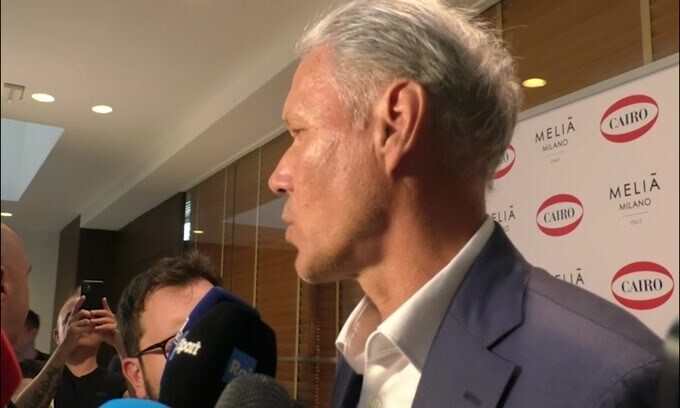 Van Basten "allontana" Zirkzee: "Non so se per il Milan va bene..."