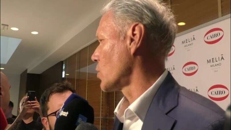Van Basten "allontana" Zirkzee: "Non so se per il Milan va bene..."