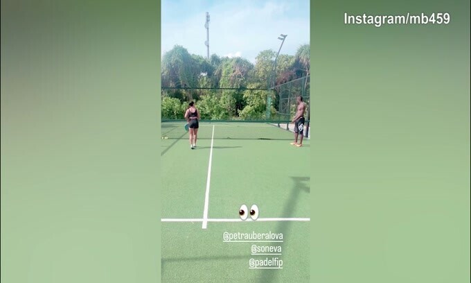 Mario Balotelli, palleggi show con una pallina da tennis