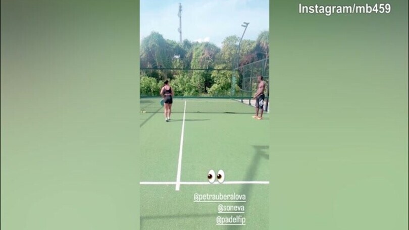 Mario Balotelli, palleggi show con una pallina da tennis