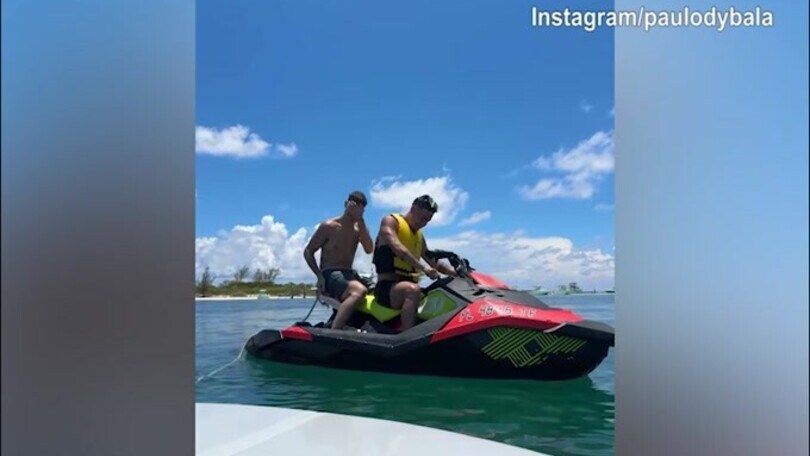 Paulo Dybala, prove...sulla moto d'acqua