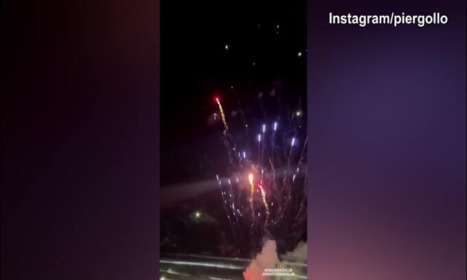Napoli, Gollini si gode i fuochi d'artificio a Balì