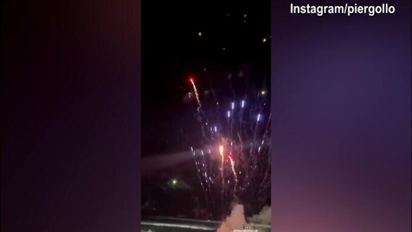 Napoli, Gollini si gode i fuochi d'artificio a Balì