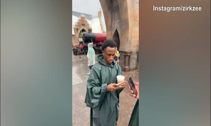 Il futuro può attendere per Zirkzee: il calciatore si rilassa ad Orlando