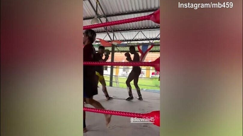 Pugile Balotelli: eccolo sul ring